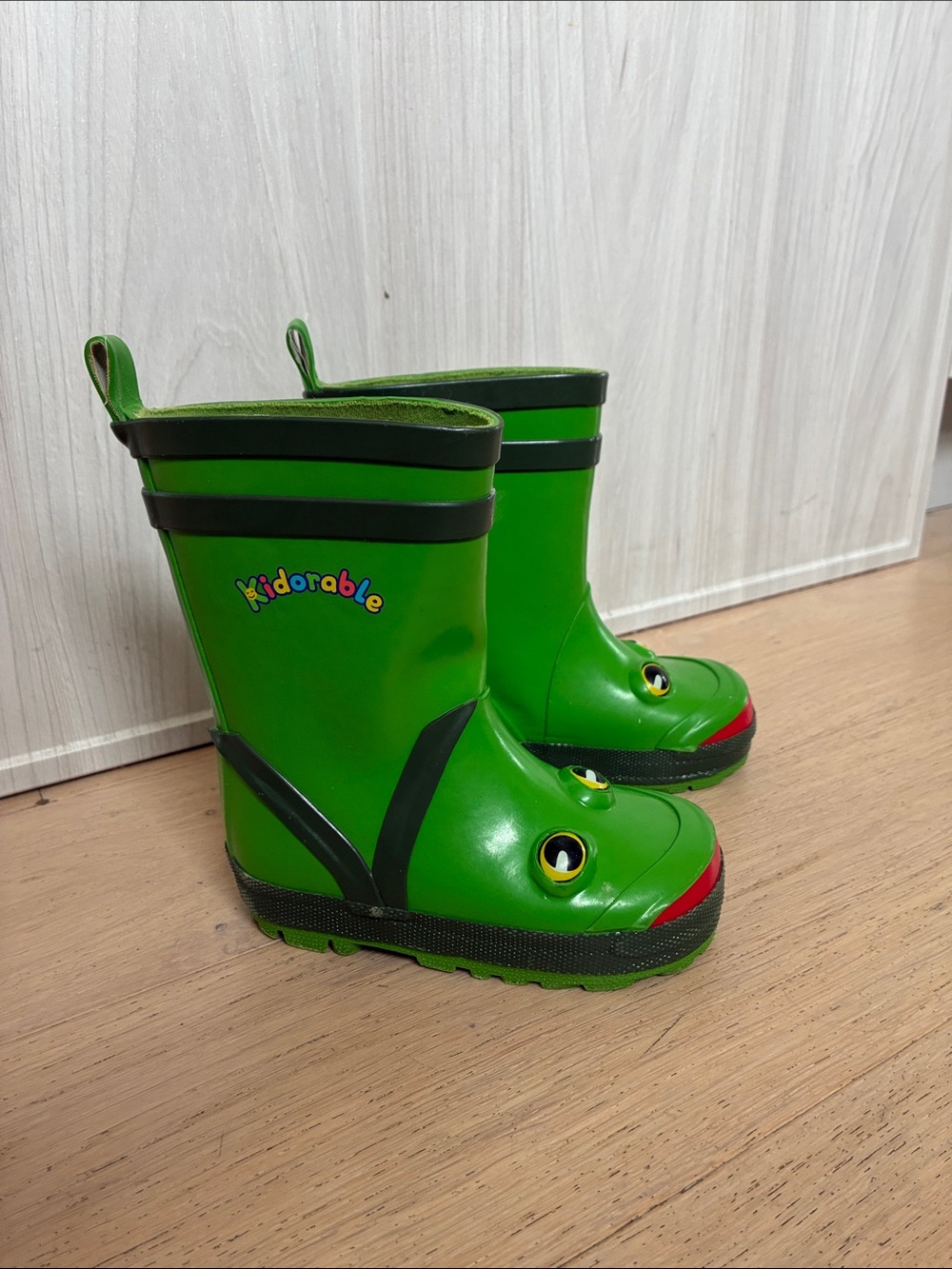 Kids Kidorable Green Frog Rain Boots - Picture 2 of 4